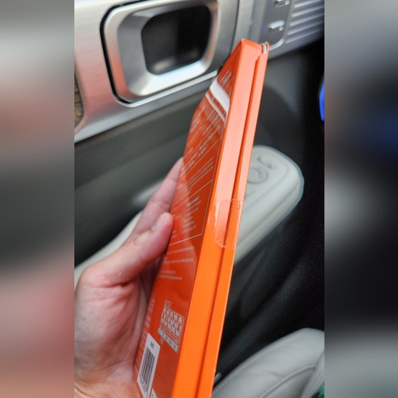 Onn iphone 16 pro max glass screen protector - Picture 4 of 4